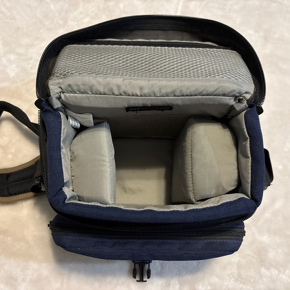 Canon EOS 40D Digital Camera, EFS 18-55 mm Lens, Battery, Charger, Strap and Bag - Picture 3 of 15